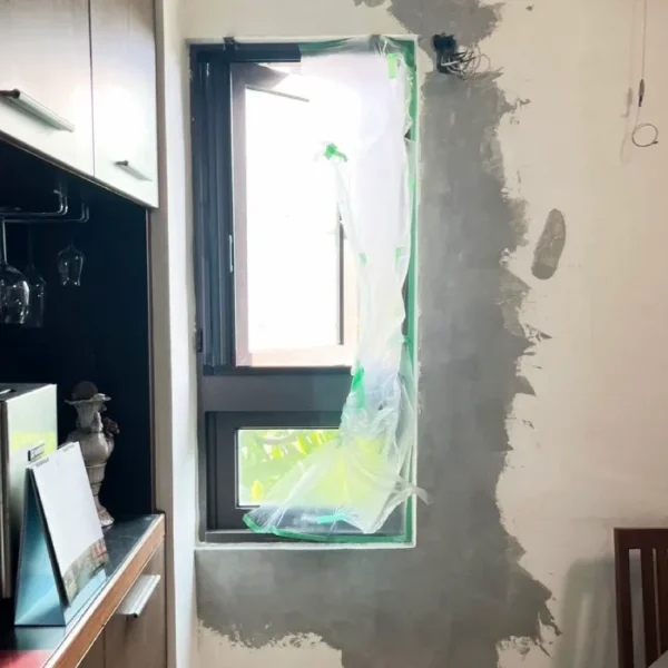 窗框滲水 壁癌處理中