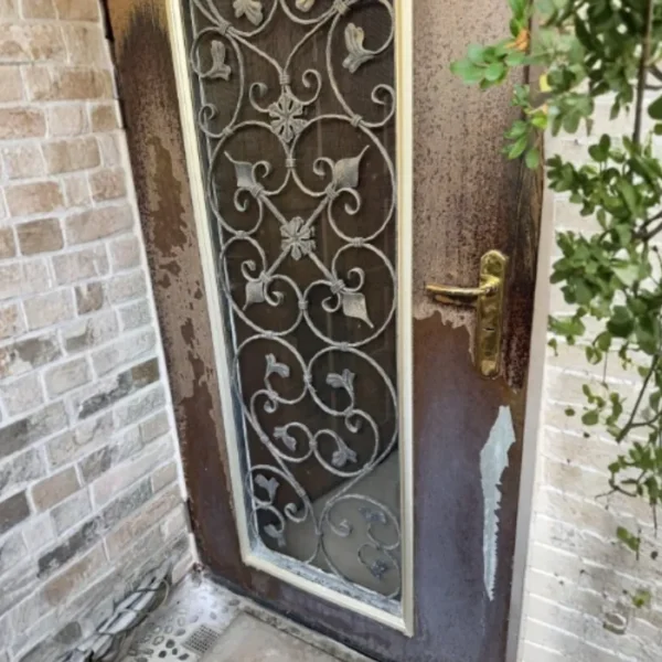 鐵門鏽蝕 養護前