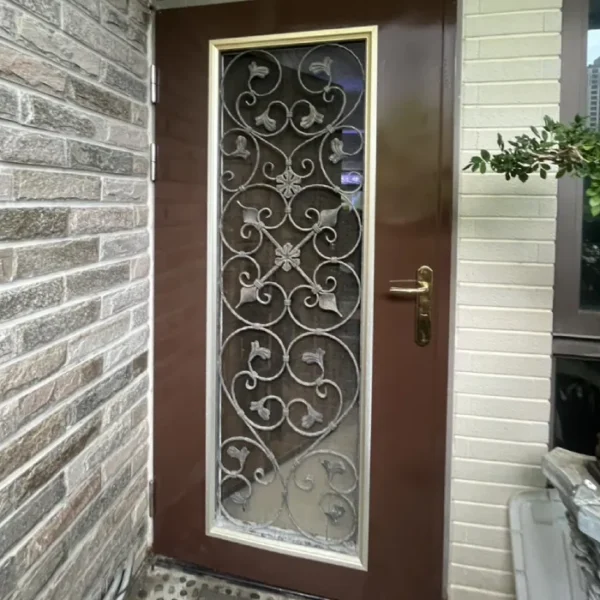 鐵門鏽蝕 養護後