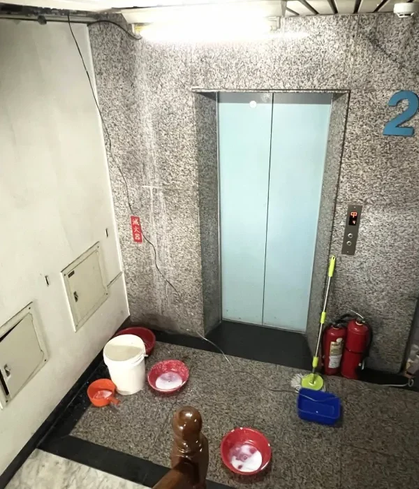 金華路公寓大廈二樓公共空間天花板滴水